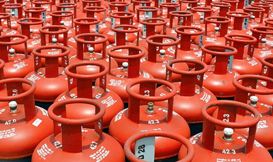 LPG Gas Cylinder: आम जनता को लगा एक बार फिर बड़ा झटका! 1 जून से इतने रुपए महंगा होगा गैस सिलेंडर 